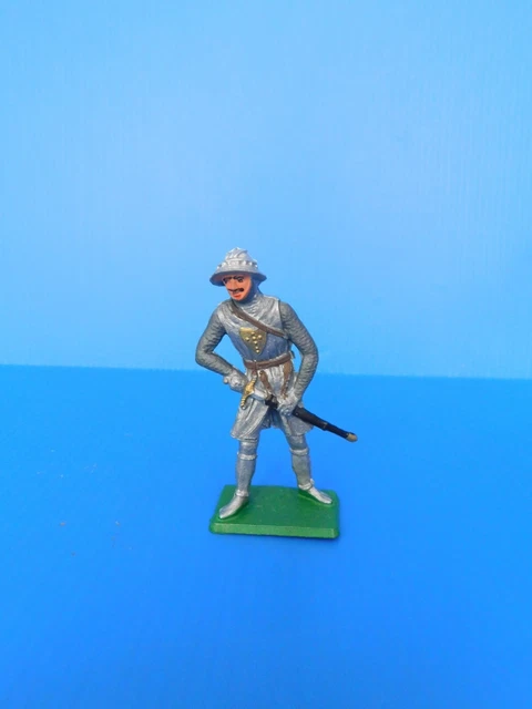 STARLUX MOYEN AGE 6012 CHEVALIER EN ARMURE AVEC EPEE EN BOITE D