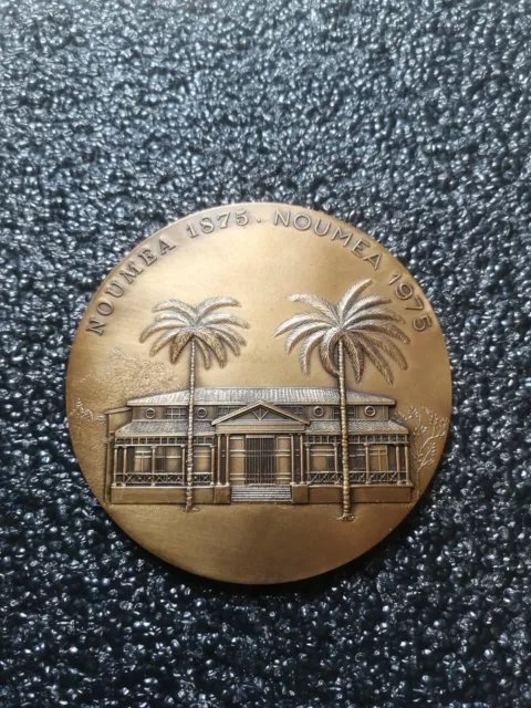 N - Rare médaille bronze centenaire de Nouméa 1875 1975