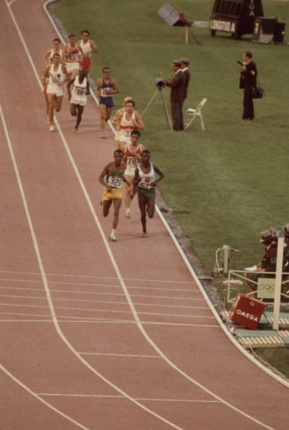 Photo Ancienne Jeux Olympiques | Mamo Wolde Franchissant La Ligne D'arrivée | Ethiopie