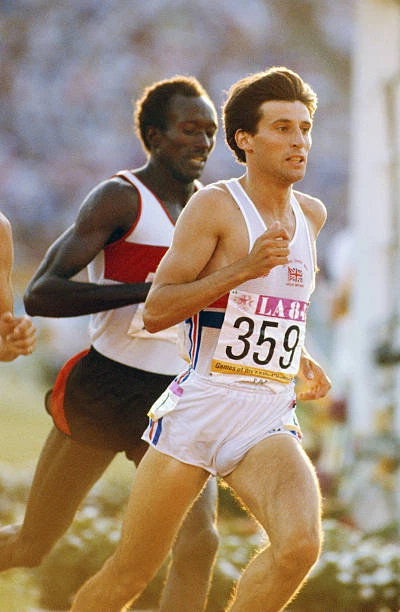 Photo Vintage – Sebastian Coe Mène La Course – Athlétisme JO 1980 – Tirage Ancien