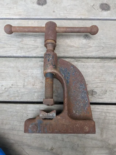 Vintage TOLEDO No. 0 Well Diggers Pipe Vise Clamp with Good Jaws !!!