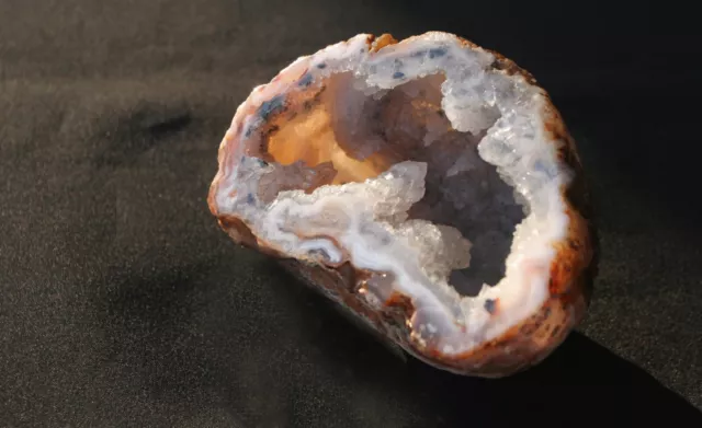 Quarz-Geode aus Brasilien, 8,5 x 5,5 cm 330g