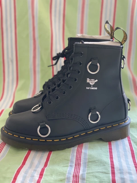 Simons bottes deals