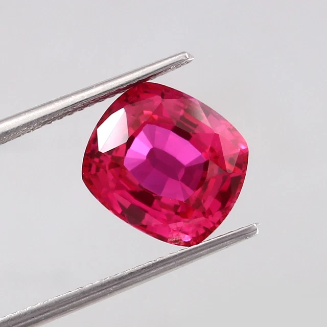 Saphir Rose Naturel De Ceylan Taillé Coussin - 6.15 Carats, 10.89x9.59mm, Pureté Loupe Clean, Chauffé