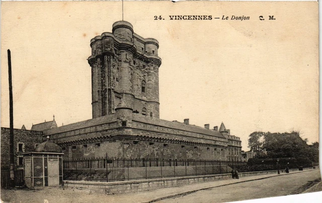 CPA Vincennes Le Donjon (1347211)