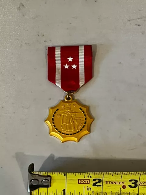 VINTAGE ORIGINAL PHILIPPINE DEFENSE MEDAL w/ RIBBON - EXECELLENT