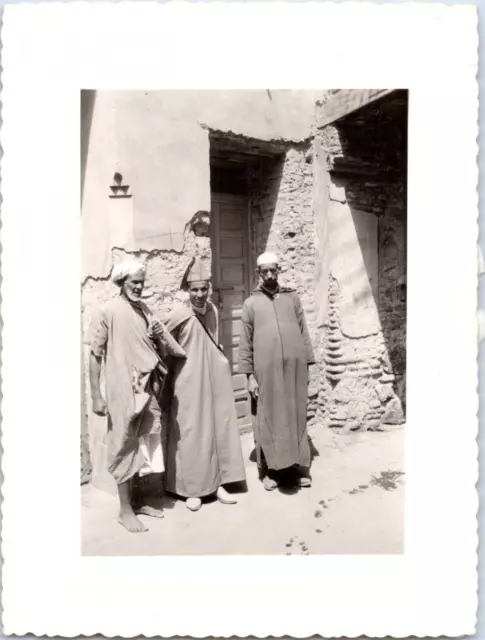 Maroc, Marrakech, un guide près de la Medersa Ben Youssef), Vintage silver print