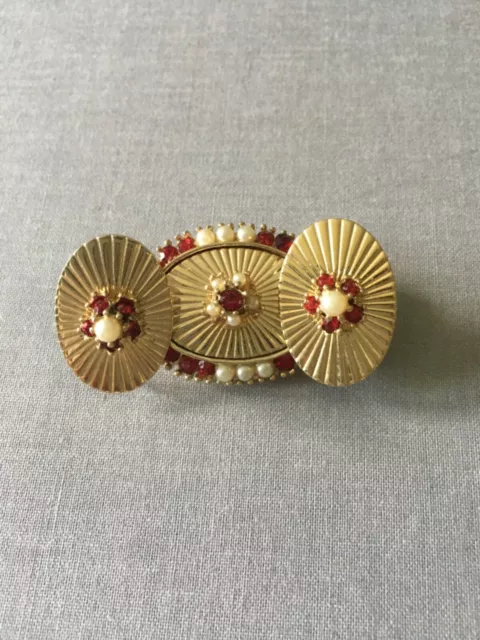 Vintage Gold Tone Red & White Brooch With Matching Screw Back Earrings