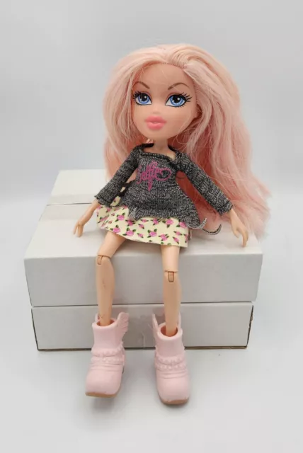 2015 BRATZ #SelfieSnaps 1st Edition Chloe Doll with Original Outfit & Shoes