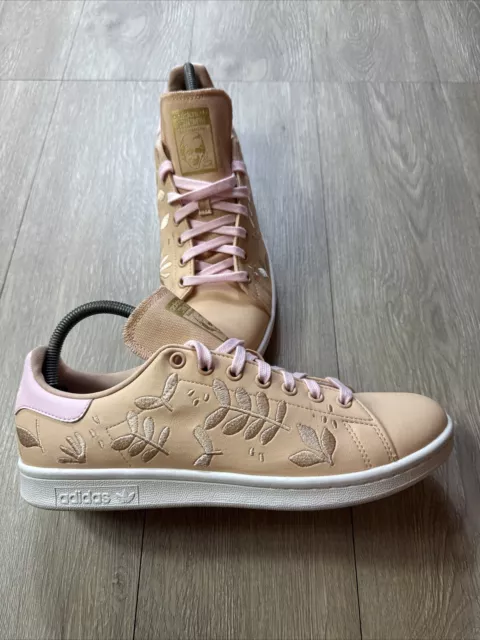 Stan smith flowerbomb deals