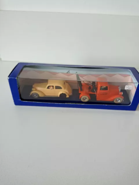 Lot De 2 Voitures Tintin 1/43 La Voiture Accidentee Et La Depanneuse