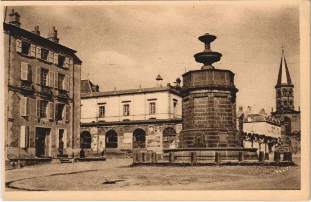 CPA RIOM Place de la Federation et Chateau d'Eau (1252441)