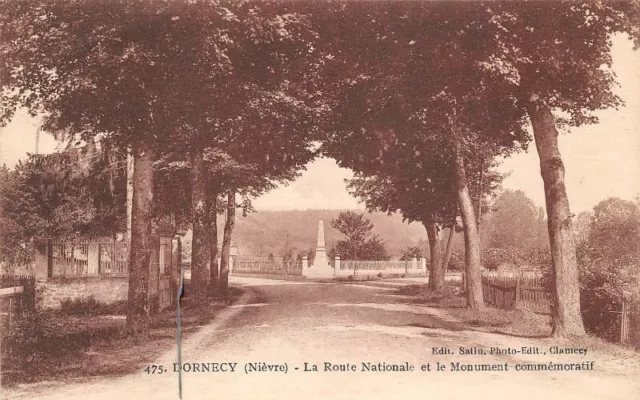 DORNECY - la route nationale et le monument commémoratif