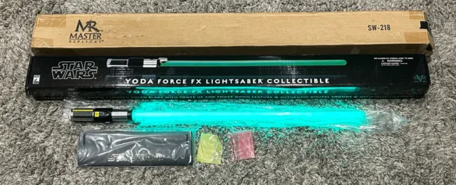 Star Wars Yoda Master Replicas Force FX Lightsaber Collectible  2006