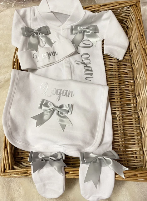 Baby Boy/Girl Personalised Sleepsuit/Babygrow Bib  Bows Hat Set