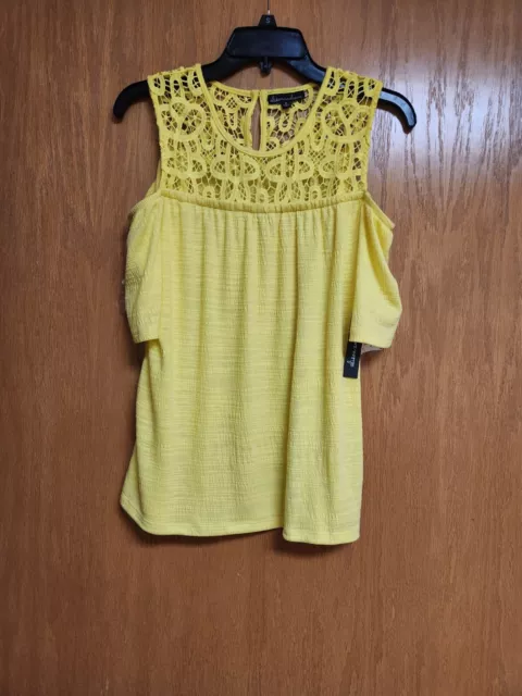 Yellow Cold Shoulder Top. Crochet Accent. NWT. Small. By Alison Andrews. Cute.