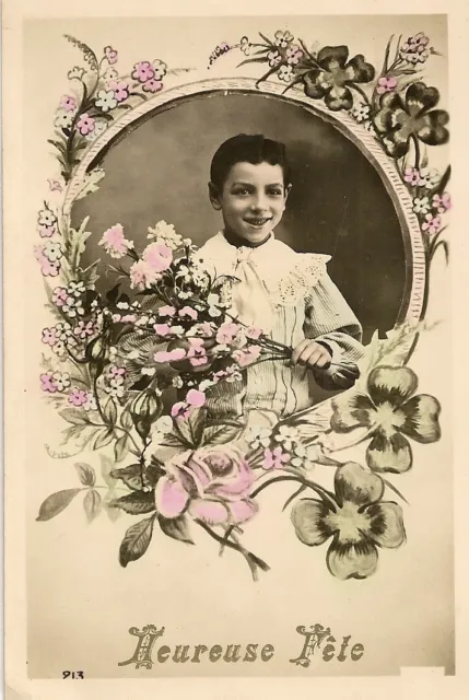 Carte Postale Fantaisie Heureuses Fetes Jeune Garcon Avec Des Fleurs