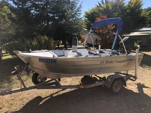 Pro star 3.8 Side Console with Near New 20HP Mercury 4Stroke ELPT Pro star 3.8 Side Console with Near New 20HP Mercury 4Stroke ELPT