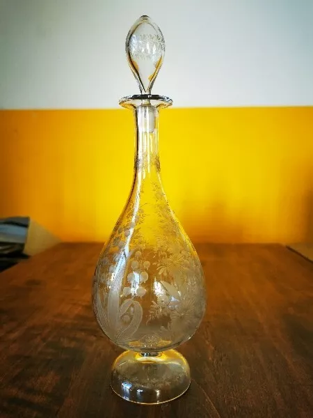 Karaffe Glas geschliffen Korken Blumen Ornamente Maiglöckchen antik alt Phiole