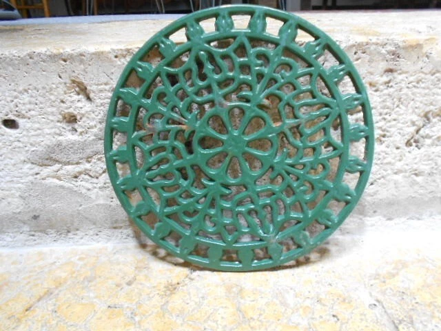 Dessous De Plat Ancien Fonte Émaillée - Décor Vigne - Vintage - Petit Format