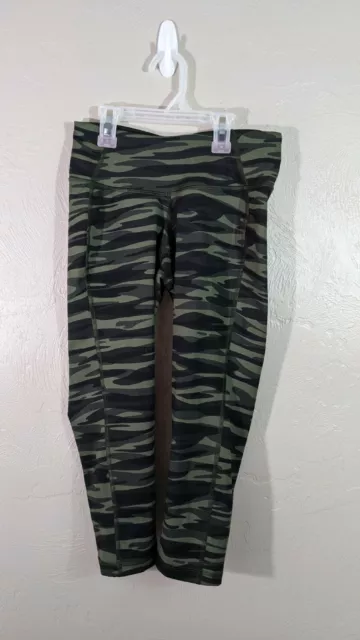 Old Navy Active Womens Size XSmall Olive Green Camo Mid Rise Compression Crops