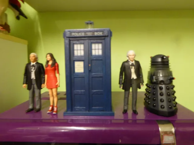 Dr Who Custom The Chase Figures And Tardis Set