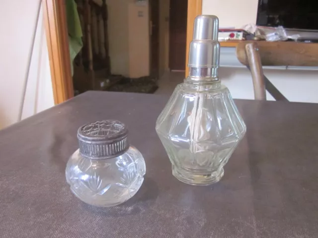 1 Vase Pique Fleurs ancien cristal Monture M A  et une ancienne lampe berger
