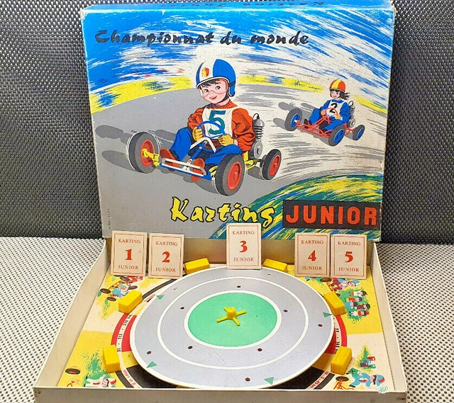 La Roulette est un Jouet en Bois Ancien Plateau Avec Toupie et Villes