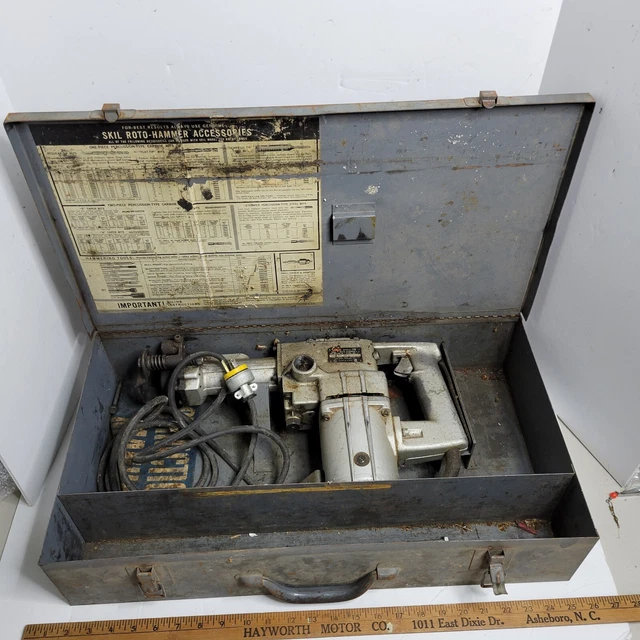 Skil 728 Roto Hammer T-2 with Case - Powers On