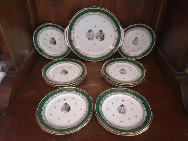 Service à dessert en porcelaine de Limoges à décor de Napoléon 1 Plat plat à gât