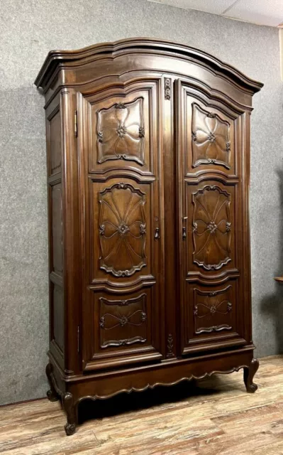 Magnifique armoire style Louis XV en noyer massif vers 1880