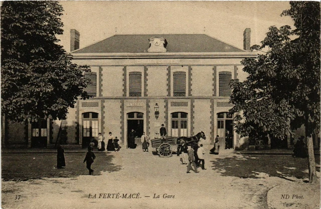 CPA AK LA FERTILÉ-MACÉ La Gare (868678)
