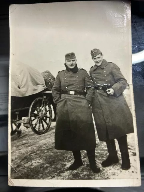 Originalfoto von Soldaten auf einer Raststätte, 1943. Zweiter Weltkrieg