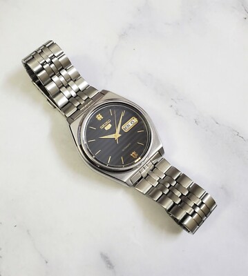 rolex daytona serial number location