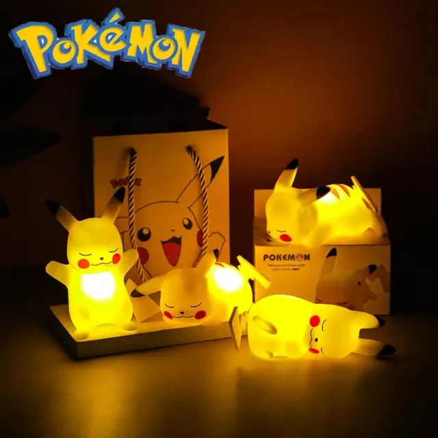 POKEMON SET GIFT BOX Lampada Nottura camera bimbi Pikachu Squirtle Charmender 3