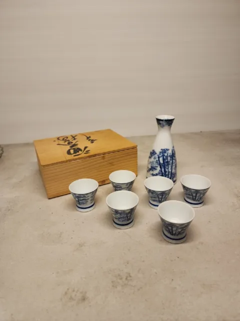 U3 Vintage Blue and White Porcelain Sake Set with Bamboo Grove Design