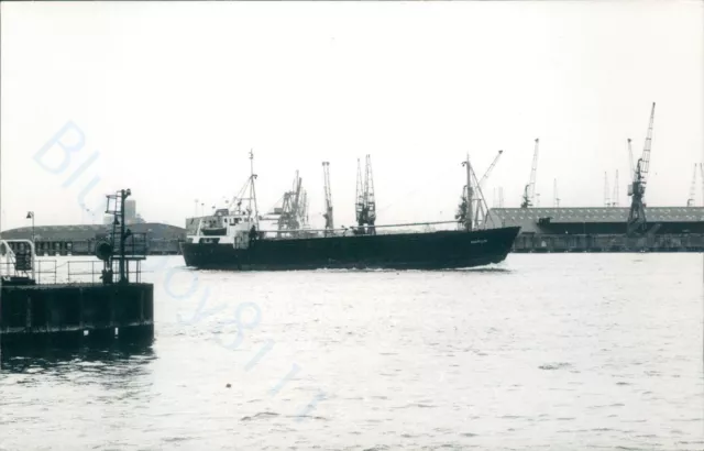 Norwegian MV Marlin off gravesend 1988 ship photo