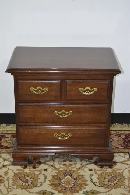 Thomasville Furniture Nightstand Bedside Chest Table Cherry Traditional Vintage Thomasville Furniture Nightstand Bedside Chest Table Cherry Traditional Vintage