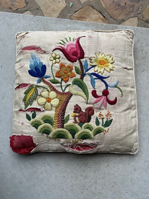 Almohada crealla bordada flores ardilla angustias
