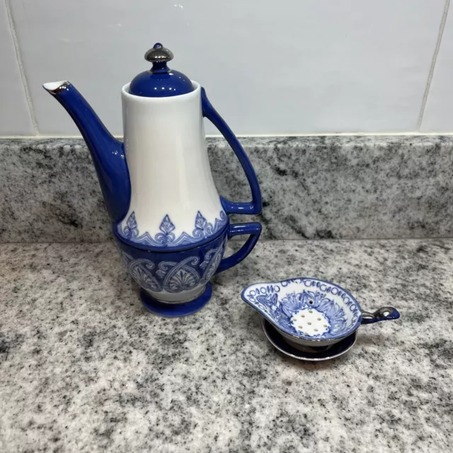 White and Blue Enamelware Strainer (COL #1516) White and Blue Enamelware Strainer (COL #1516)