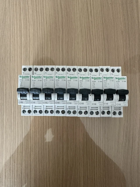 Disjoncteur Dt40 Schneider C16  A9N21025 - prix a l’unité - vente possible lot