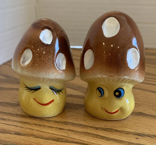 VINTAGE MUSHROOM ANTHROPOMORPHIC Salt & Pepper Shakers Made In Japan W