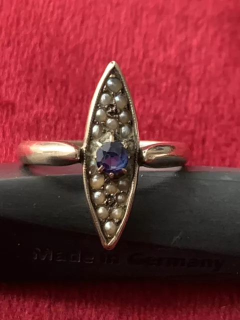 Antiker Ring, 333 Rotgold mit blauem Stein (evtl. Saphir?), Schiffring