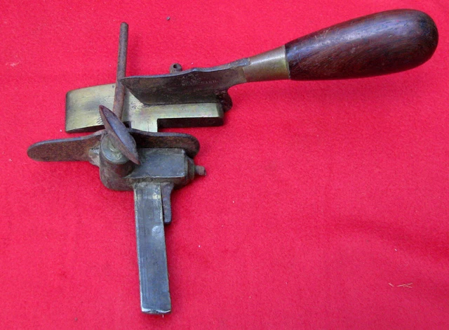 OUTIL ANCIEN COUTEAU DEMI LUNE Marqué BLANCHARD 6 Médailles Travail Du Cuir D Imgx1200 4669