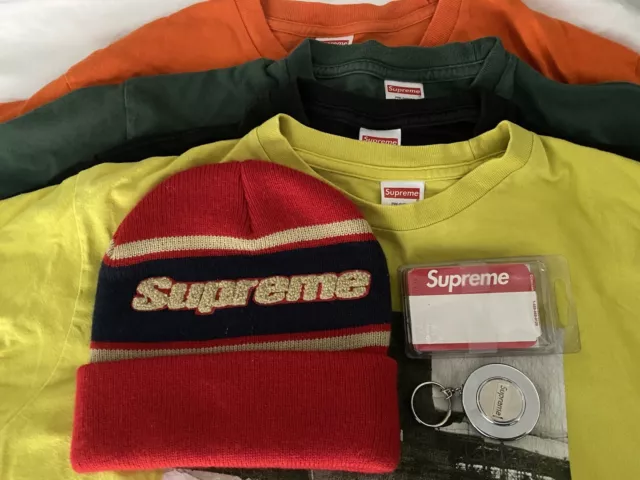 Supreme lot - Lot Of 4 T-shirts Size Medium, 1 Beanie And 2 Accessories