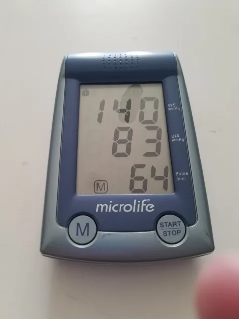Monitor de presión arterial Microlife BP modelo 3MQ1 contenedor22