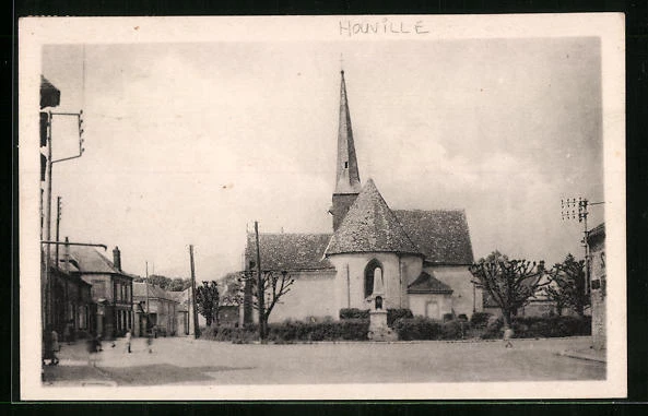 CPA Houville-la-Branche, La Place de l´Eglise et le Monument aux Morts 1951
