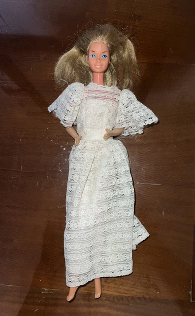 BARBIE SUPERSTAR BEAUTIFUL Bride 1976 👄 Vintage avec ses bijoux Taiwan Mattel EUR 80,00 - FR