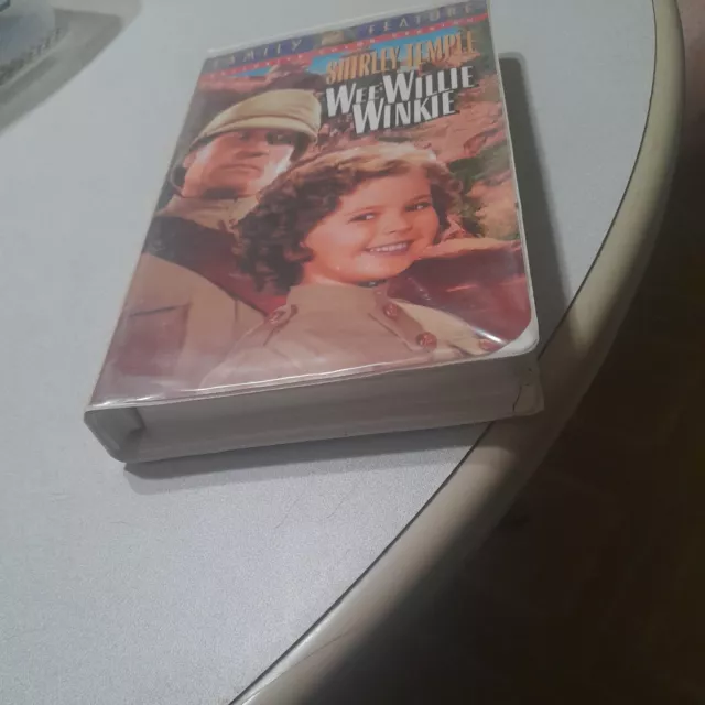 Wee Willie Winkie (VHS, 1994) Clam Shell Shirley Temple