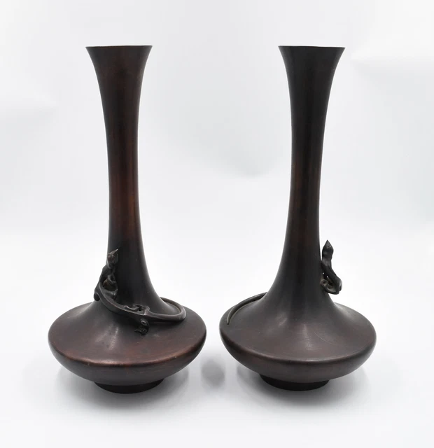 Japanese Pair of large bronze vases signed Meiji (1868-1912) 19/20 th